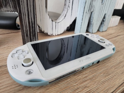 PS Vita + 11,500 Juegos